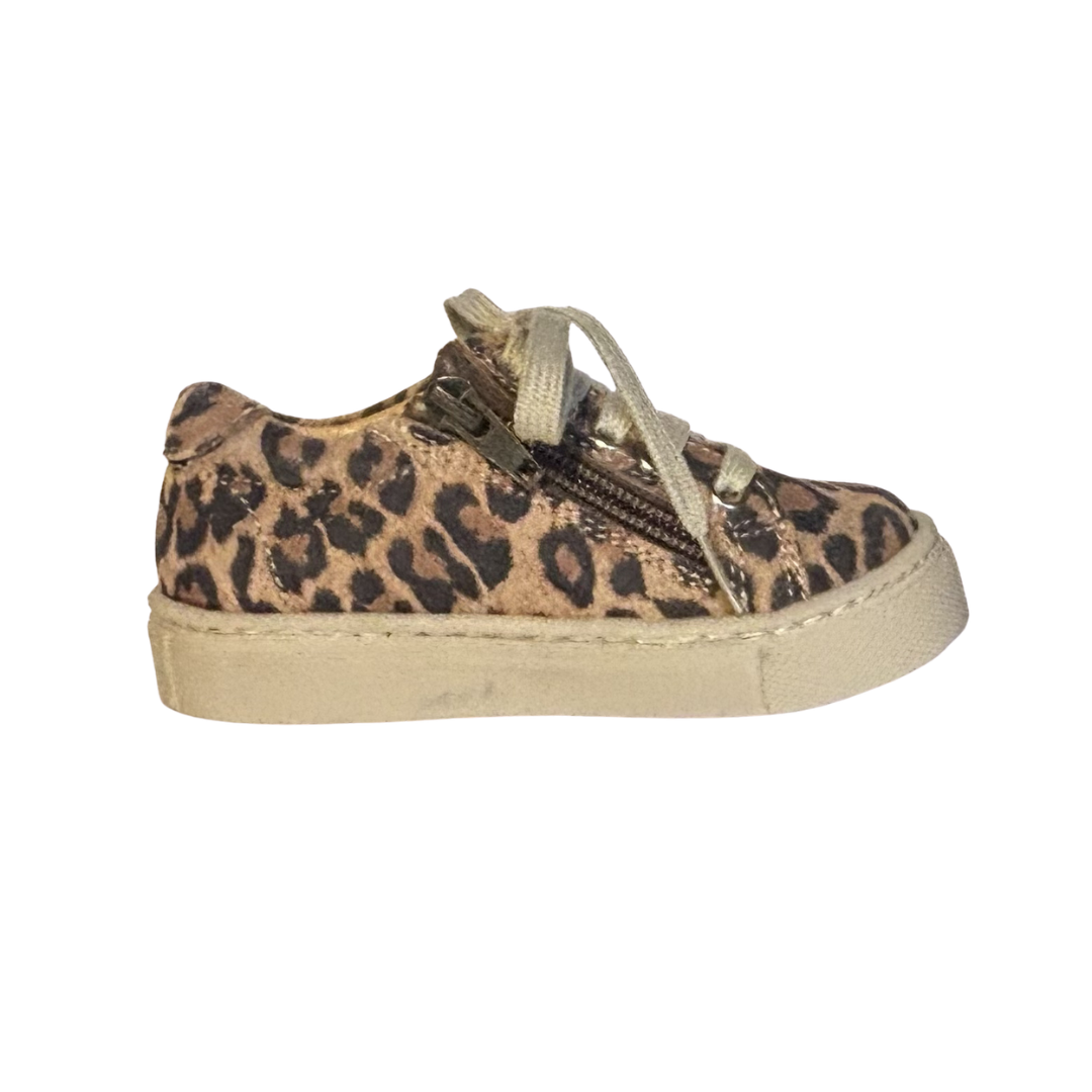 Petasil Camilo in Leopard